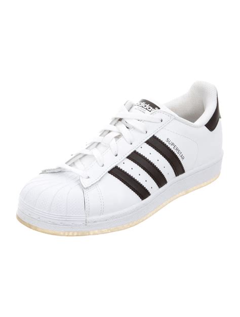 adidas women's low top sneakers